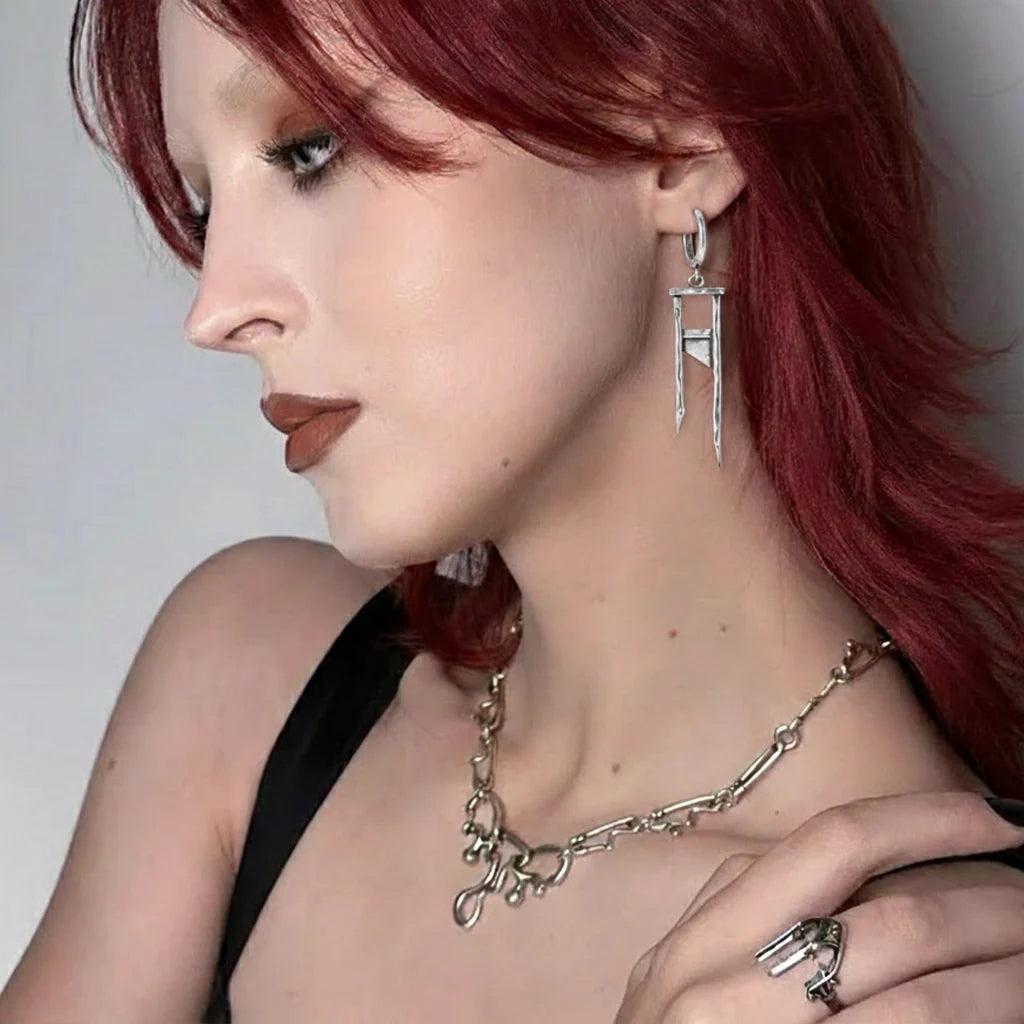 CHIC GUILLOTINE EARRINGS